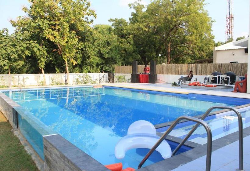 Banyan Paradise Resort 2