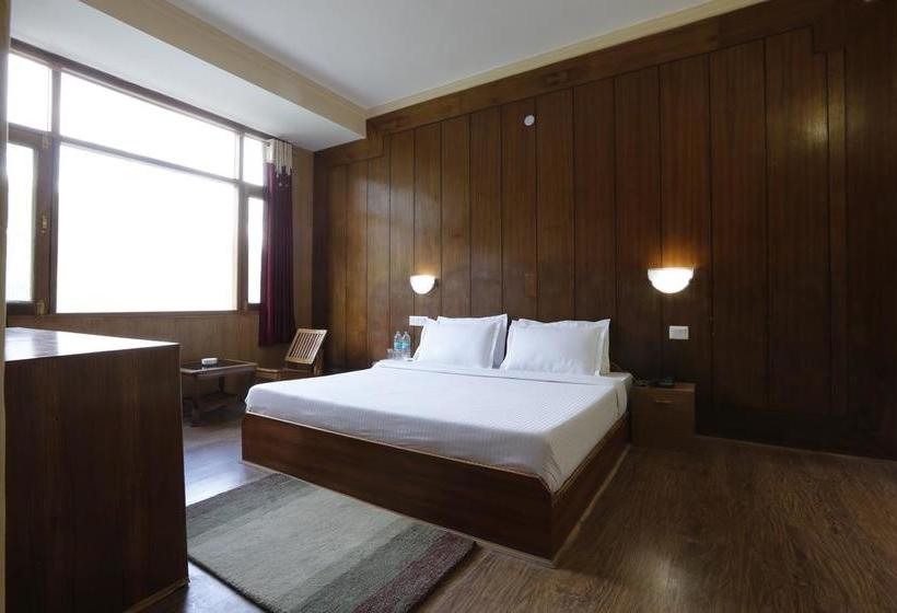 Hotel The Valerian 13