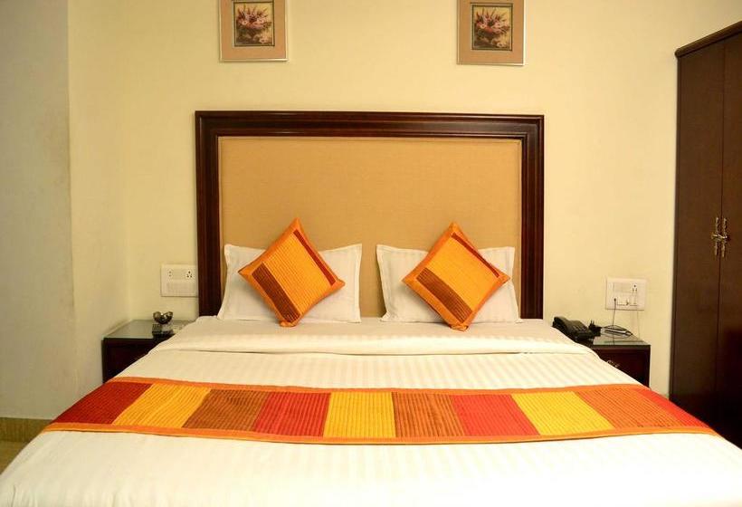 Hotel Oyo 3703 Near Dargah Bazar 1