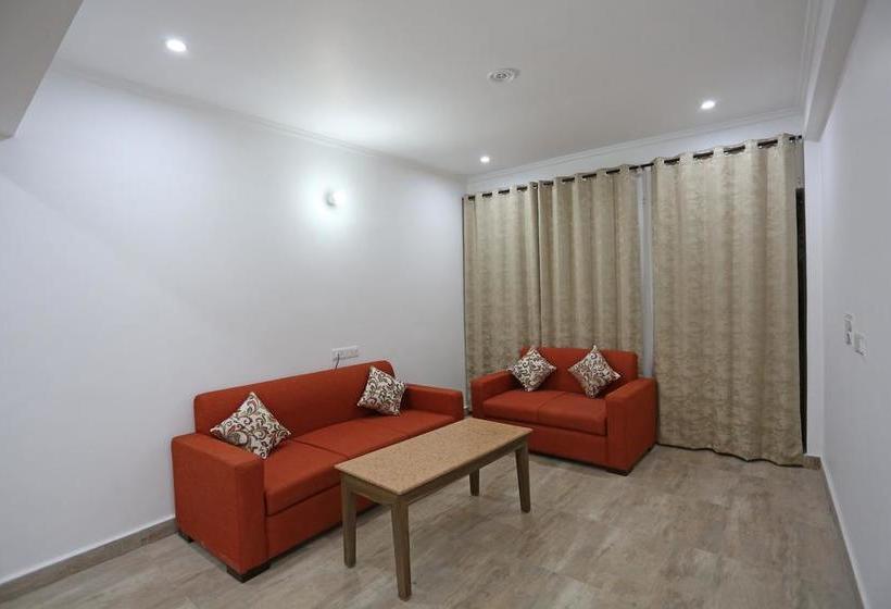 Hotel Oyo 8985 Summer King 4