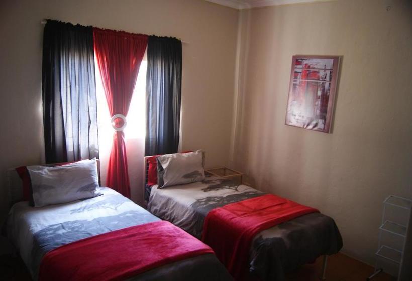 Hostel Peacevale Backpackers 11