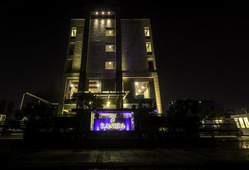 Hotel Ranbirs 5