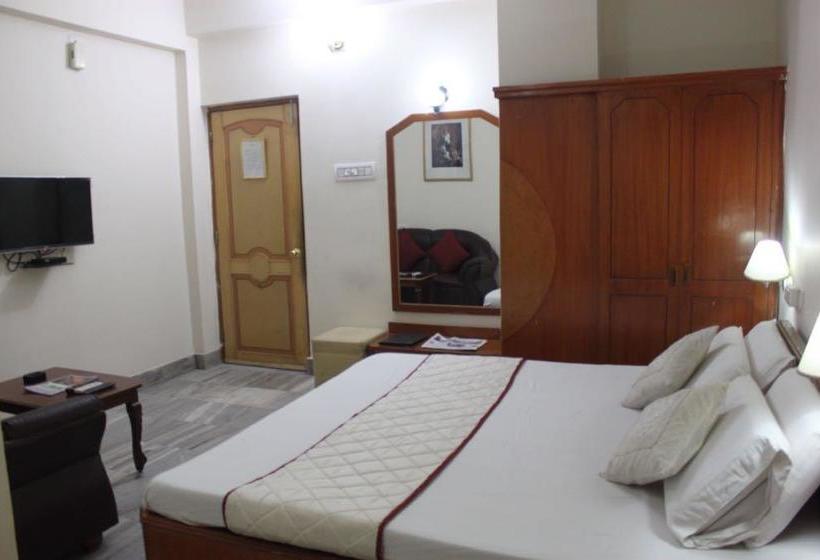 Hotel Ambassador Retreat 1