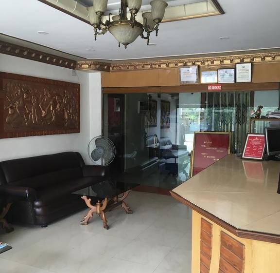 Hotel Ambassador Retreat 11