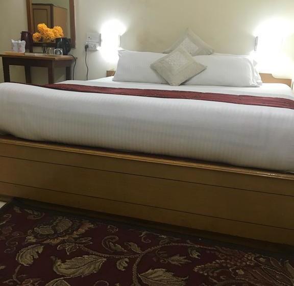 Hotel Ambassador Retreat 15