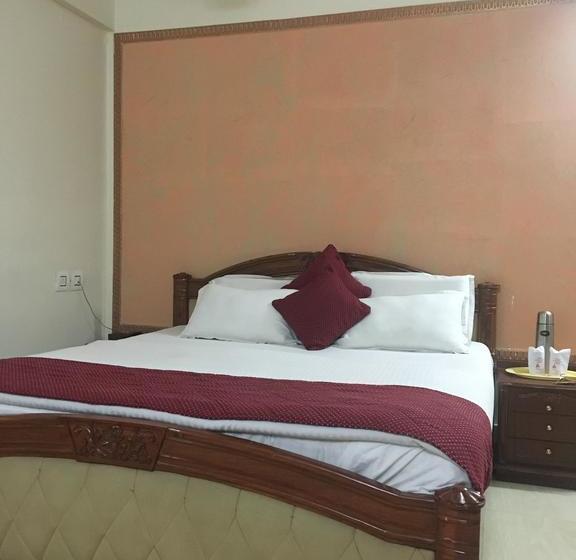 Hotel Ambassador Retreat 17