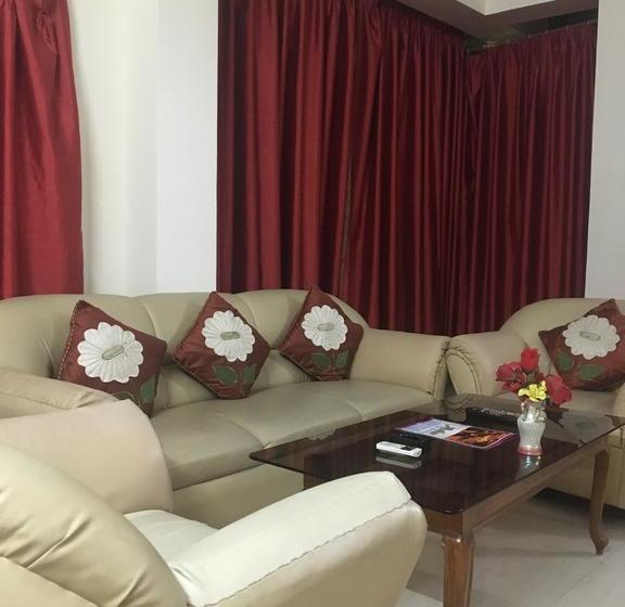 Hotel Ambassador Retreat 18