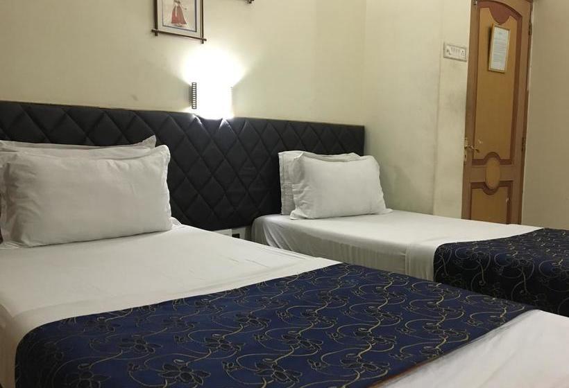 Hotel Ambassador Retreat 4