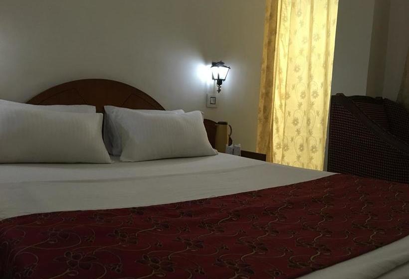 Hotel Ambassador Retreat 5