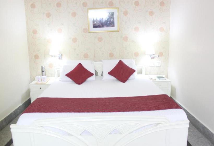 Hotel Ambassador Retreat 8