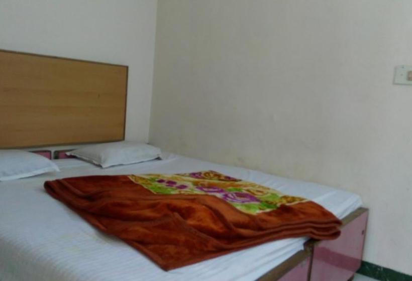 Hotel Jeyam Homestay 4