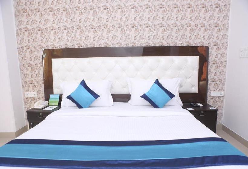 Hotel Mint City Center Suites Noida