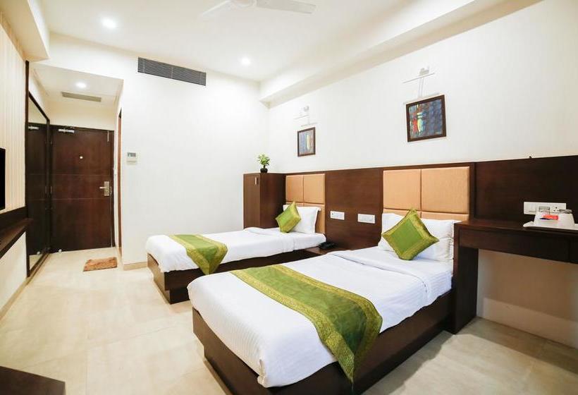 Hotel Treebo Flora 13