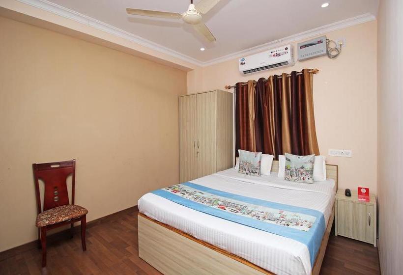 Hotel Oyo 8346 Lazystays 1