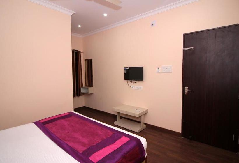 Hotel Oyo 8346 Lazystays 15