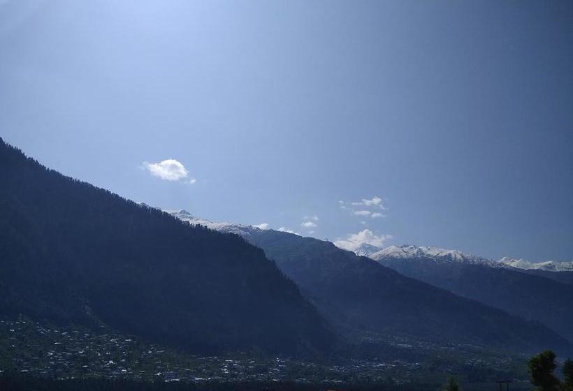 Nomad S Den A Backpacker Hostel 5