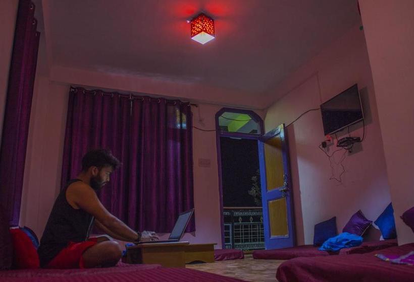 Nomad S Den A Backpacker Hostel 6