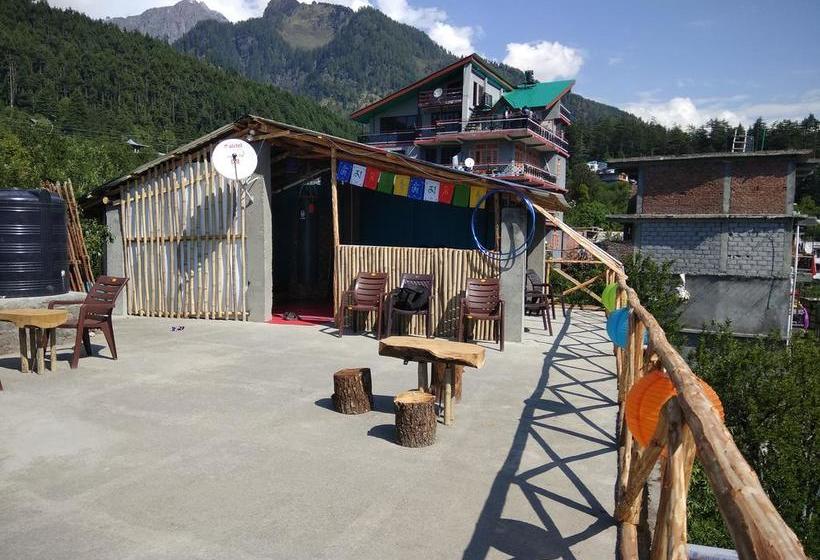 Nomad S Den A Backpacker Hostel 9