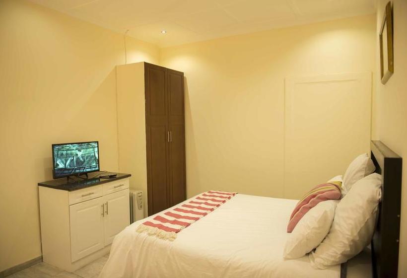 Bed and Breakfast Klelya S Guest House 11