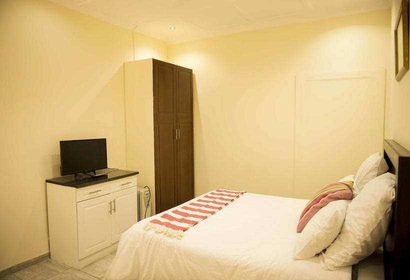 Bed and Breakfast Klelya S Guest House 12