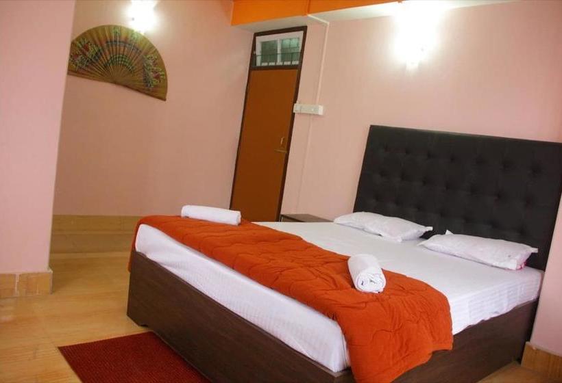 Hotel The Griffon S Nest 15