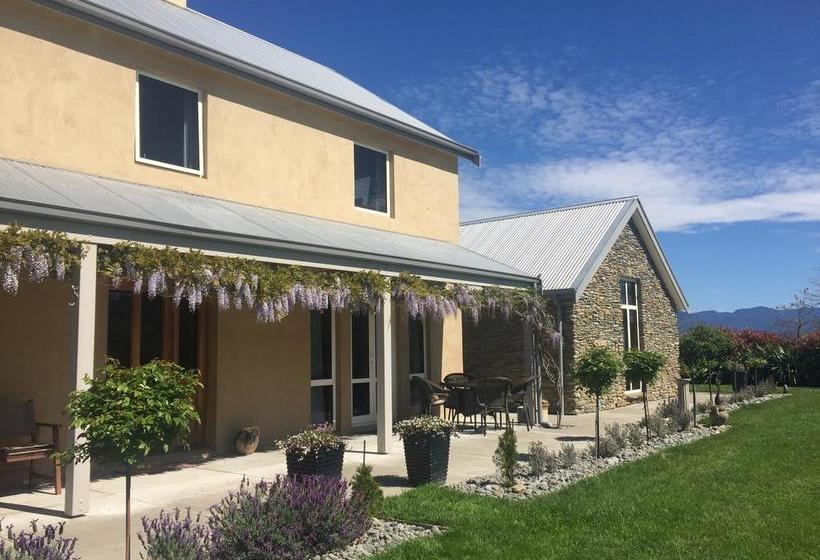 Bed and Breakfast Falcon S Rise Alpaca Farm 1