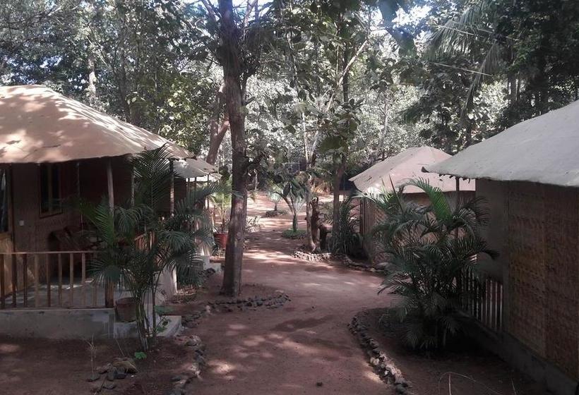 Hotel The Chill Inn Restaurant & Luxury Hut S 10