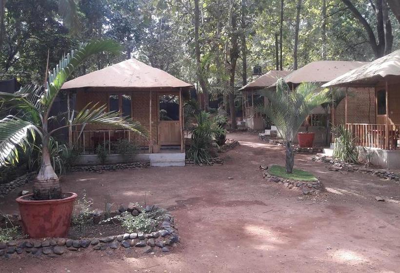 Hotel The Chill Inn Restaurant & Luxury Hut S 13