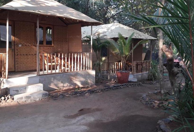 Hotel The Chill Inn Restaurant & Luxury Hut S 15