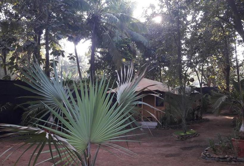 Hotel The Chill Inn Restaurant & Luxury Hut S 16