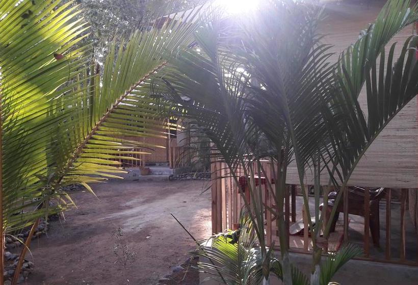 Hotel The Chill Inn Restaurant & Luxury Hut S 18