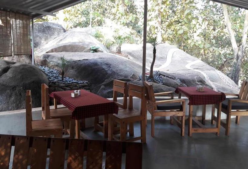 Hotel The Chill Inn Restaurant & Luxury Hut S 20