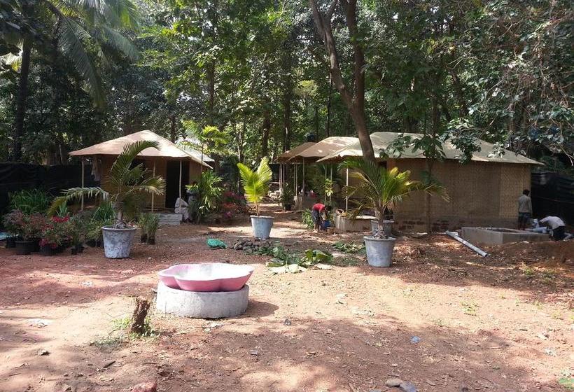 Hotel The Chill Inn Restaurant & Luxury Hut S 8