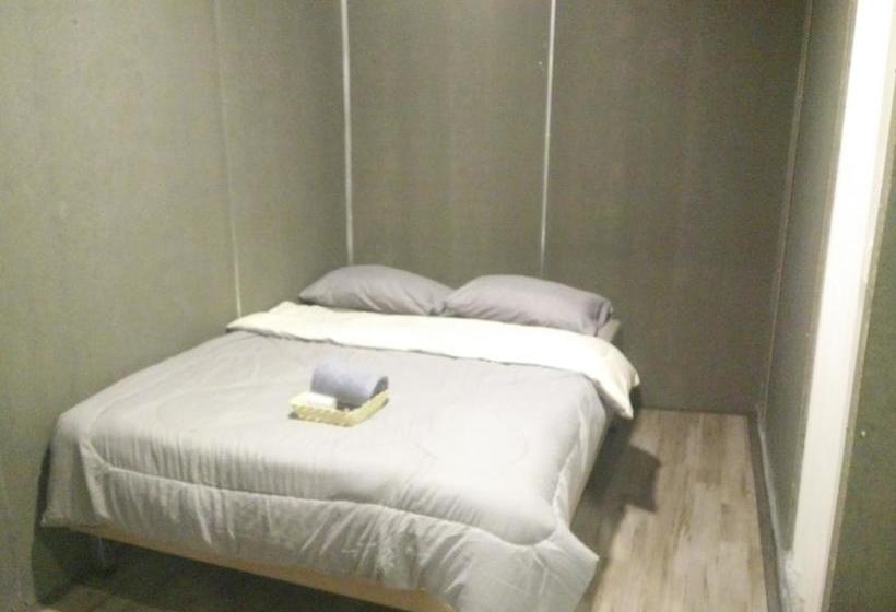 Hostel X Kingdom Guest House 1