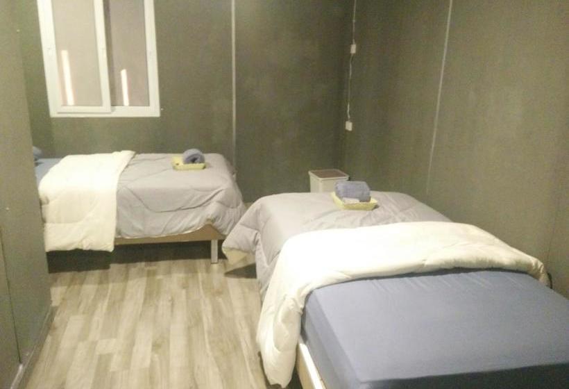 Hostel X Kingdom Guest House 2