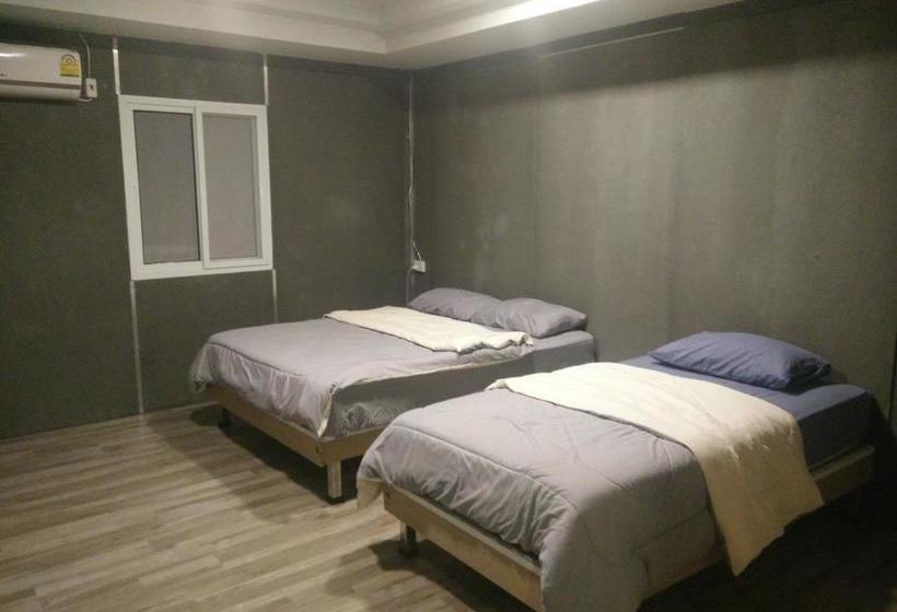 Hostel X Kingdom Guest House 4