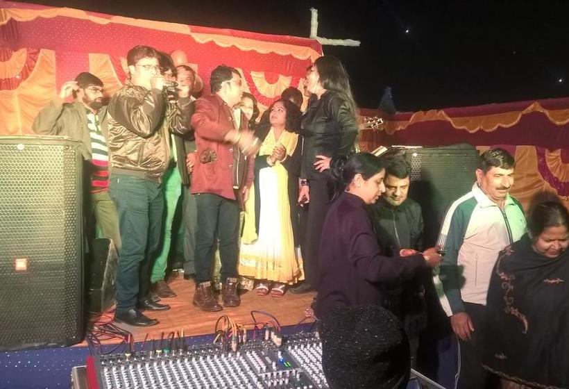 Neelanjana S Hotel Hindustan 11