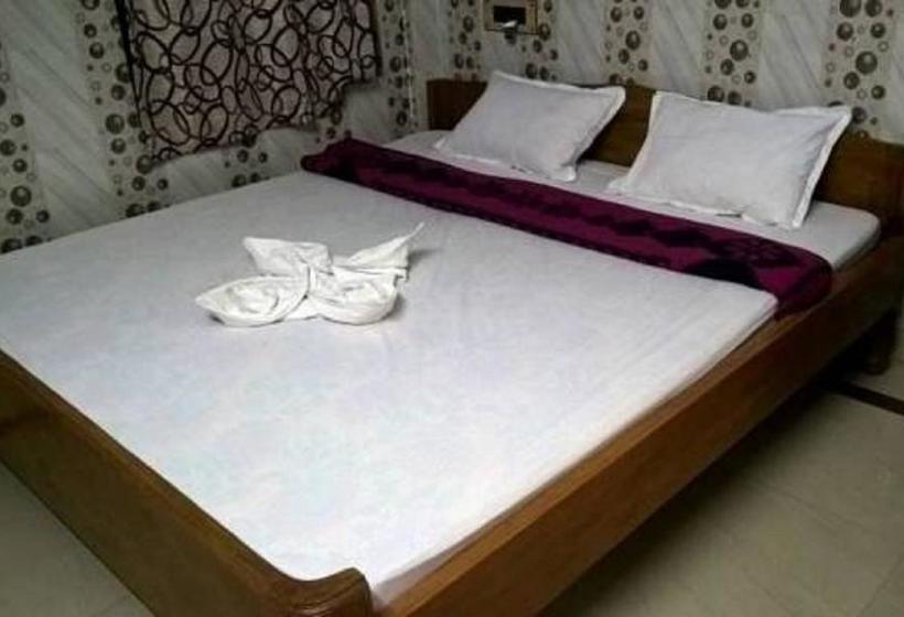 Neelanjana S Hotel Hindustan 12