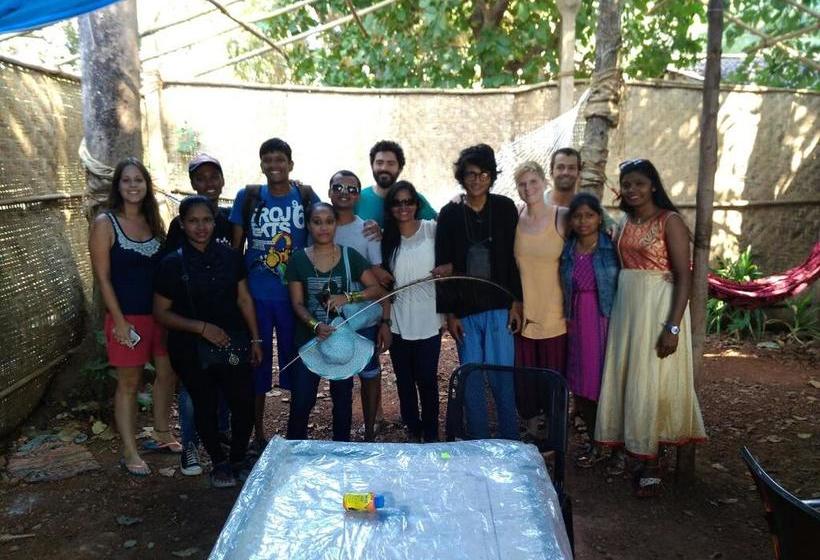 Bed & Breakfast Seinfeld S Cafe And Hostel 1