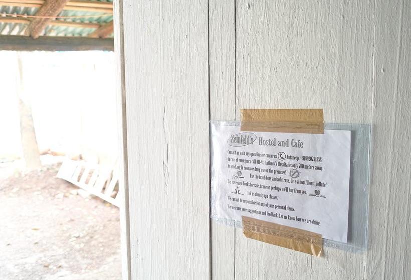 Bed & Breakfast Seinfeld S Cafe And Hostel 11