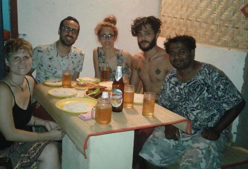 Bed & Breakfast Seinfeld S Cafe And Hostel 18