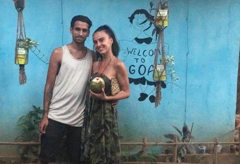 Bed & Breakfast Seinfeld S Cafe And Hostel 2