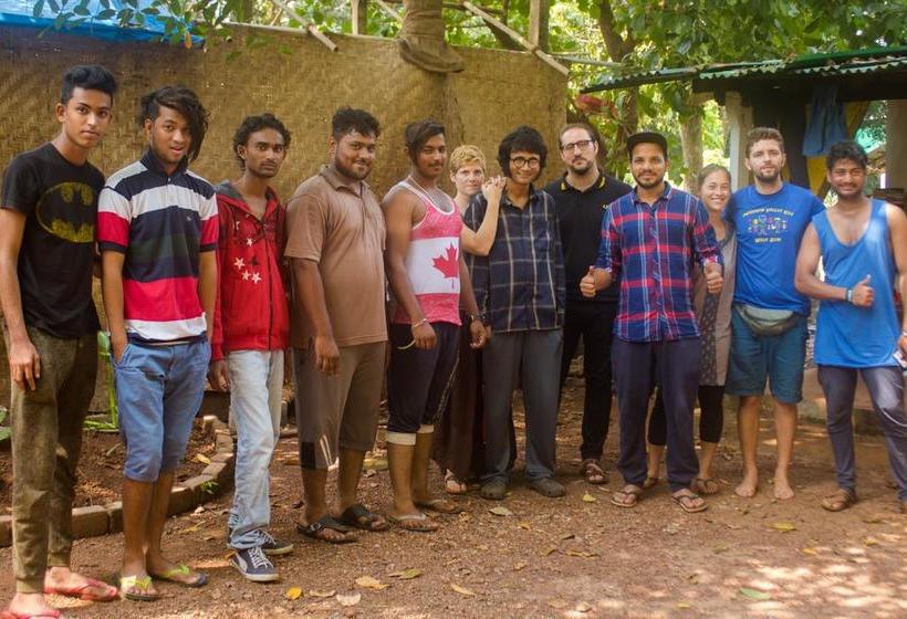 Bed & Breakfast Seinfeld S Cafe And Hostel 4