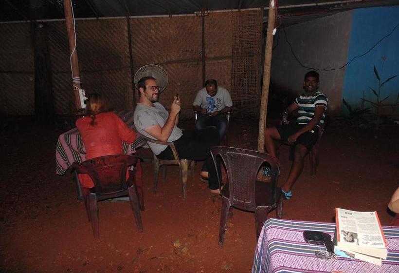 Bed & Breakfast Seinfeld S Cafe And Hostel 7