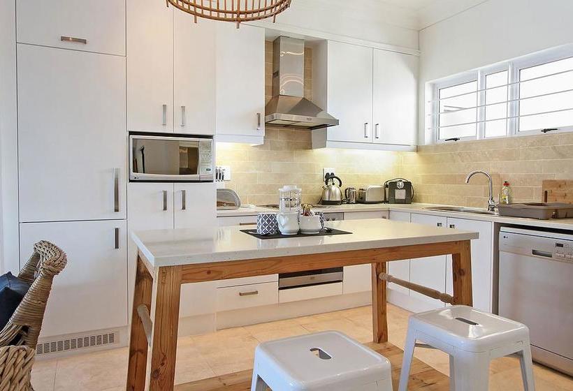 Hotel Edinburgh Court 11