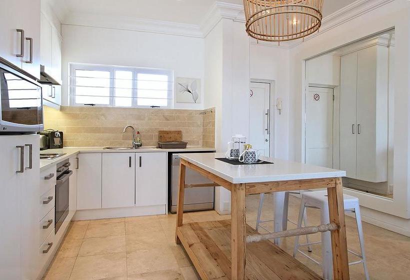 Hotel Edinburgh Court 13