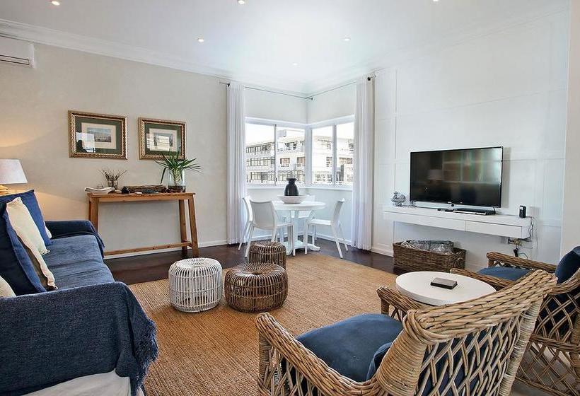 Hotel Edinburgh Court 18