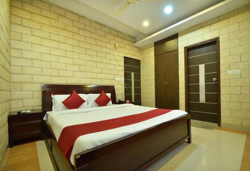 Hotel Oyo 5993 Highland 12