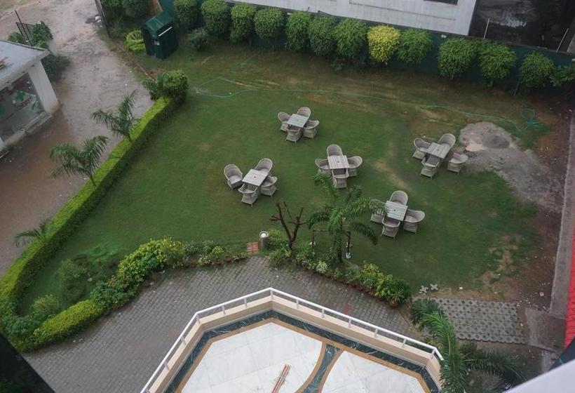 Hotel D S Mezbaan 12