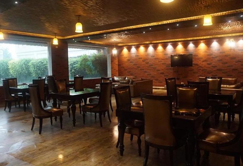 Hotel D S Mezbaan 14